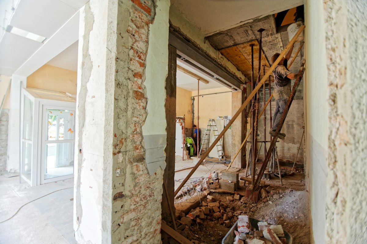 Hurricane Clip vs Double-Wrap Truss Connections: Insurance Criteria on OIR-B1-1802